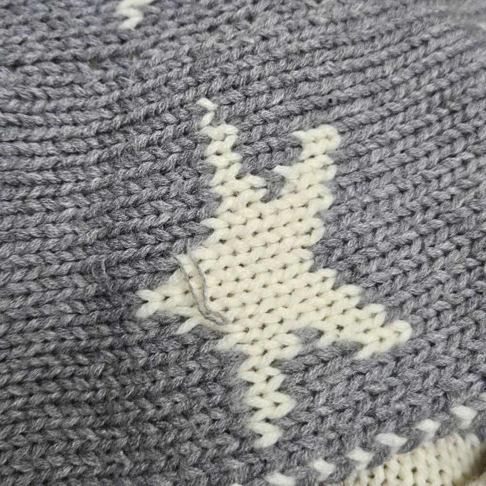 Elan Gray Cream Star Pattern Acrylic Knit Vest Big Safety Pin Clip 4th of July O